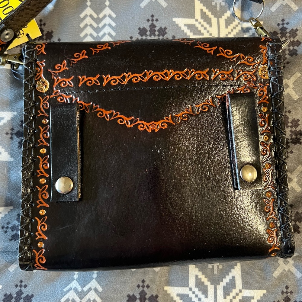 Black and Red leather Crossbody Bag - Picture 4 of 5